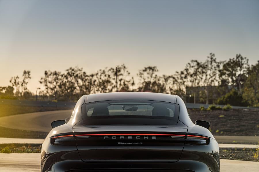 Детали экстерьера Porsche Taycan 4S 2020 года  (NA) (фото 23 из 29)